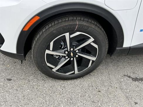 New 2026 Chevrolet Equinox EV LT image 10