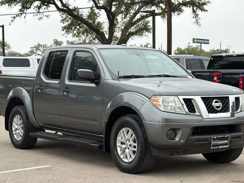 Used 2016 Nissan Frontier SV image 3
