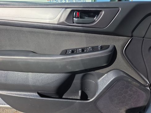 Used 2019 Subaru Outback 2.5i AWD/4WD image 15