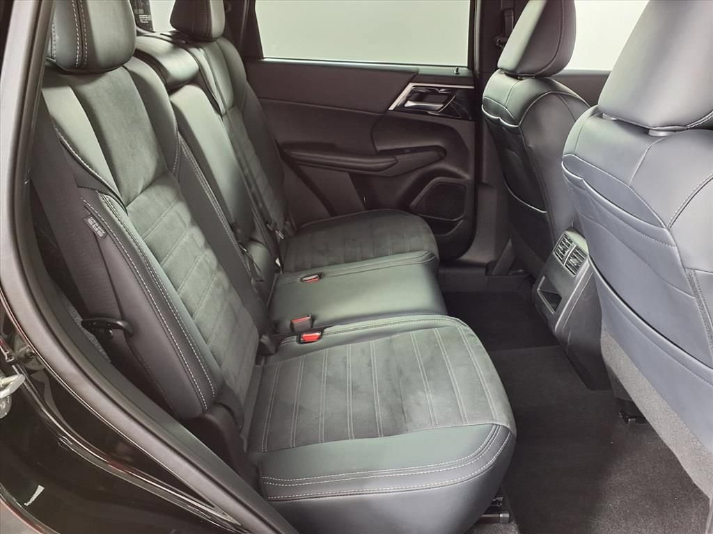 Used 2024 Mitsubishi Outlander SE FWD image 11