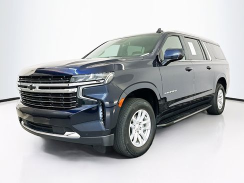 Used 2024 Chevrolet Suburban LT image 3