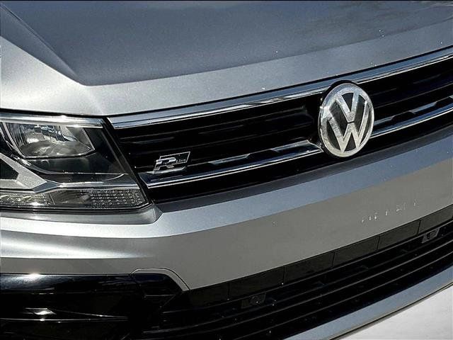 Used 2020 Volkswagen Tiguan SE R-Line FWD image 25