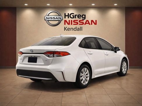 Used 2023 Toyota Corolla LE image 4