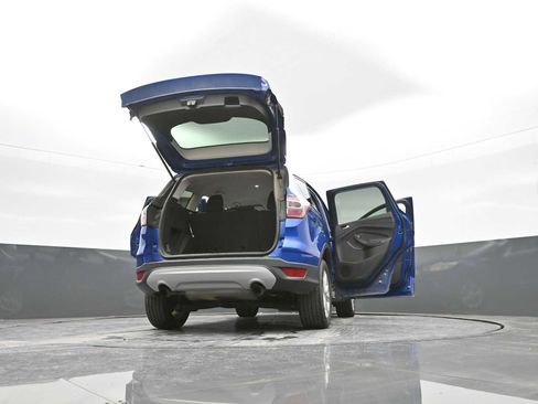 Used 2017 Ford Escape SE image 40