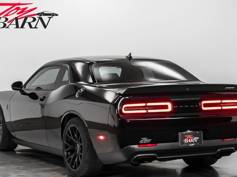 Used 2016 Dodge Challenger SRT Hellcat image 3