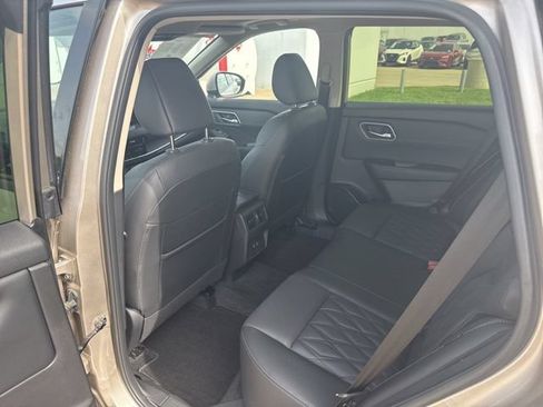 Used 2025 Nissan Rogue Platinum AWD/4WD image 26