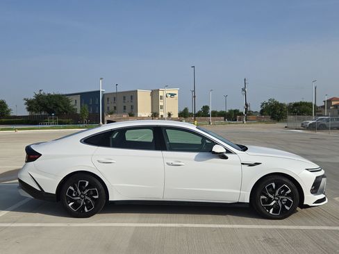 Used 2025 Hyundai Sonata SEL FWD image 2