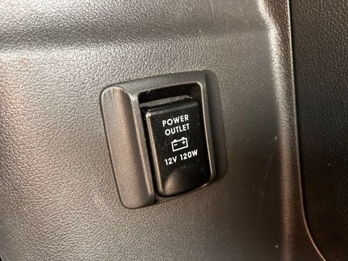 Used 2022 Mitsubishi Outlander 4WD Plug-In Hybrid image 21