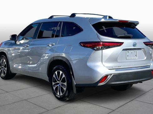 Used 2023 Toyota Highlander XLE image 11