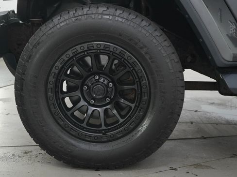 Used 2020 Jeep Wrangler Unlimited Sahara AWD/4WD image 29