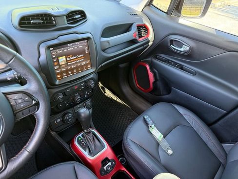 Used 2022 Jeep Renegade Trailhawk w/ Trailer Tow Group AWD/4WD image 33