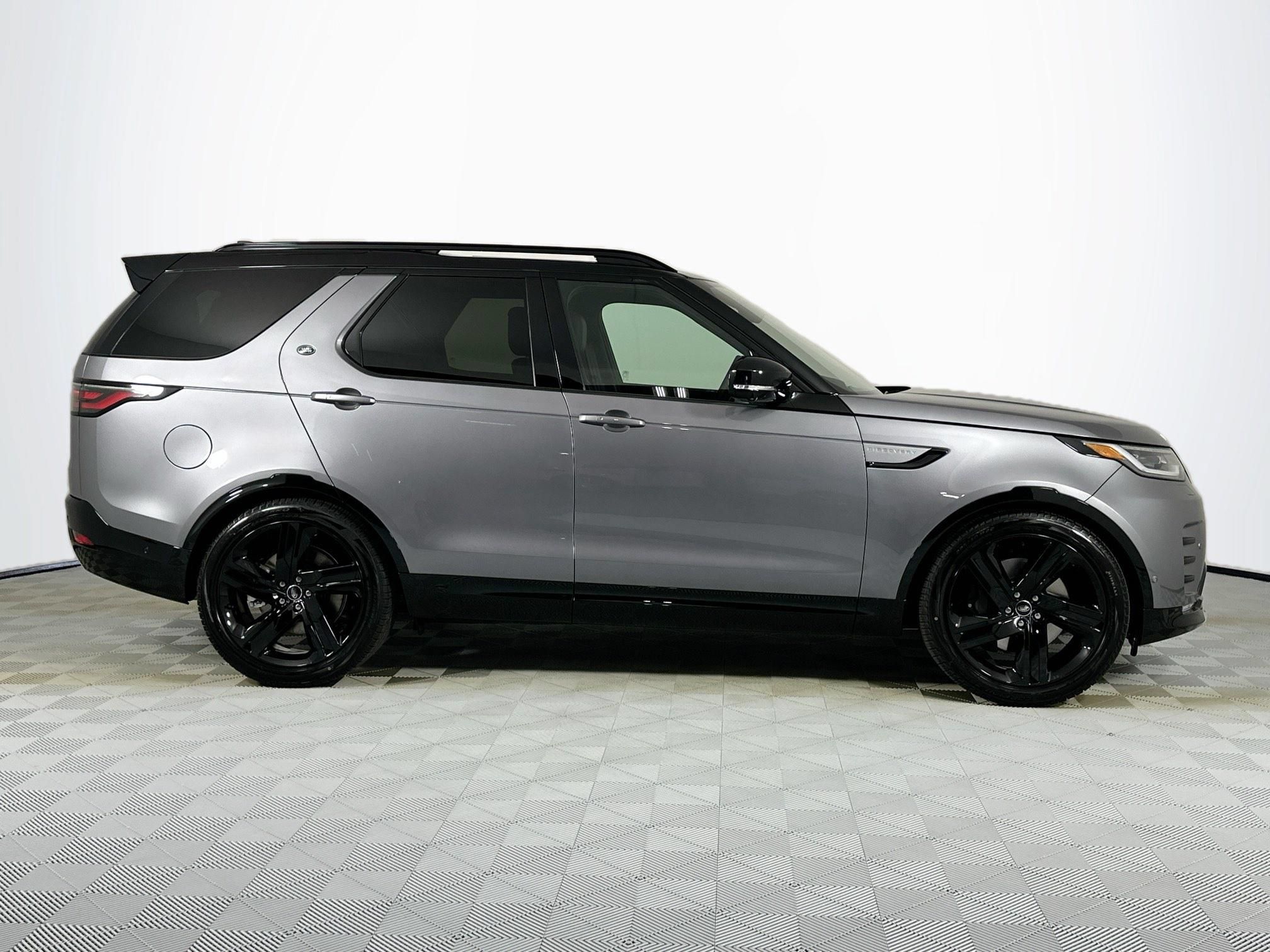 Used 2026 Land Rover Discovery Limited Edition AWD/4WD image 4