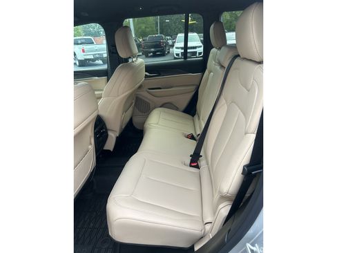 Used 2026 Jeep Grand Cherokee Limited w/ MOPAR Finishing Package RWD image 9
