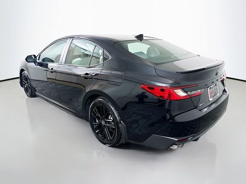 Used 2025 Toyota Camry SE image 7