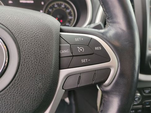 Used 2015 Jeep Cherokee Trailhawk w/ Cold Weather Group image 24