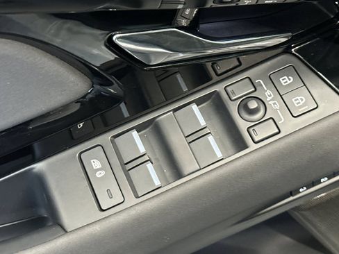 Used 2025 Land Rover Range Rover Evoque Dynamic SE image 15