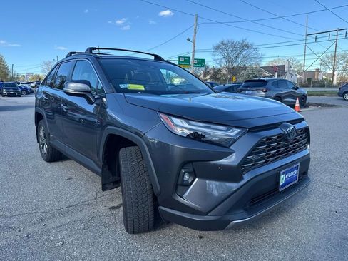 Used 2022 Toyota RAV4 Limited AWD/4WD image 4