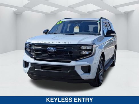 Used 2025 Ford Expedition Active image 7