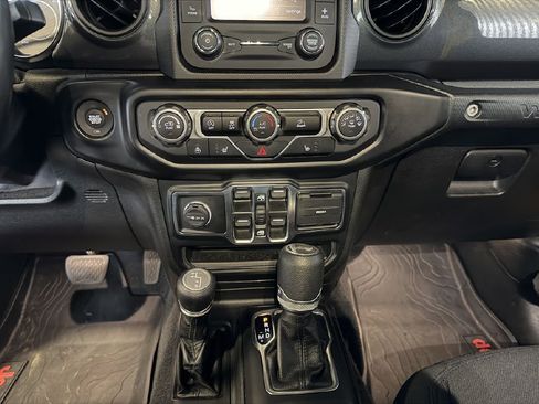 Used 2021 Jeep Wrangler Unlimited Sport AWD/4WD image 23