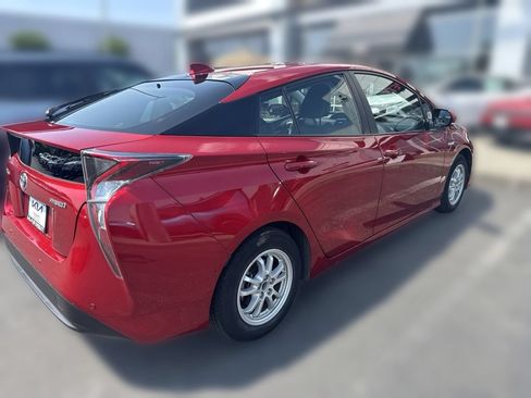 Used 2017 Toyota Prius Four w/ Premium Convenience Package FWD image 8