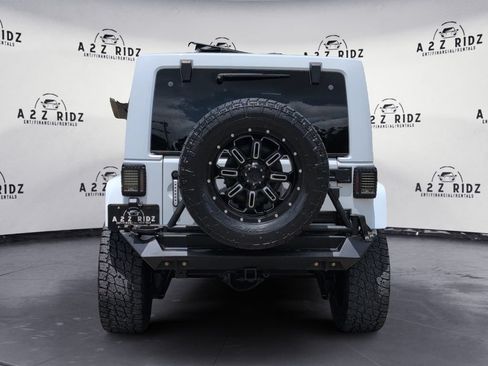 Used 2017 Jeep Wrangler Unlimited Sahara w/ Connectivity Group AWD/4WD image 5