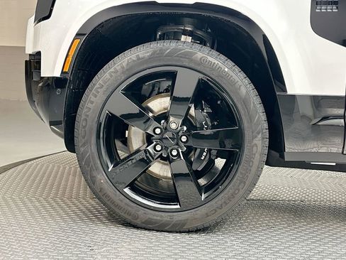 New 2026 Land Rover Defender 110 V8 image 5