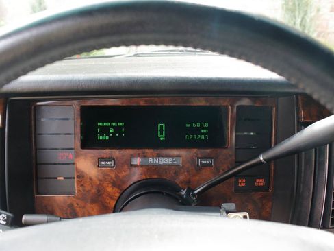 Used 1996 Cadillac Fleetwood Brougham RWD image 10