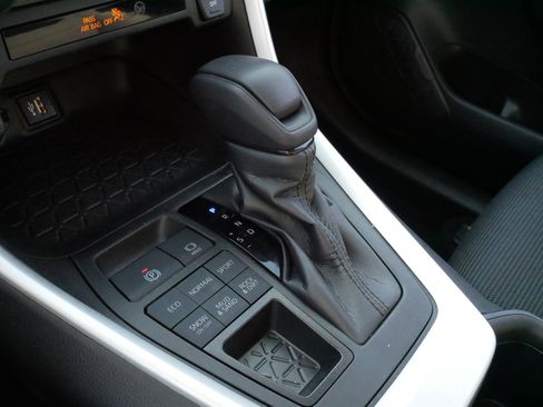 Used 2024 Toyota RAV4 LE image 24