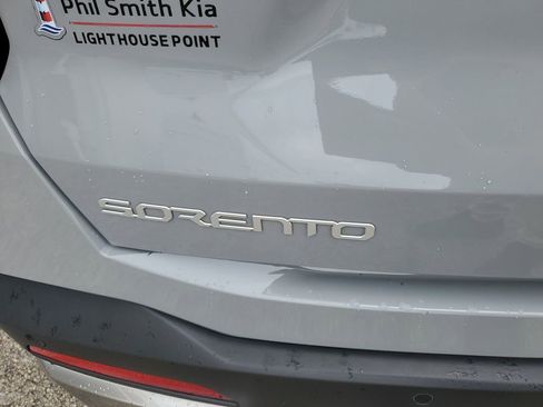Used 2025 Kia Sorento S FWD image 7