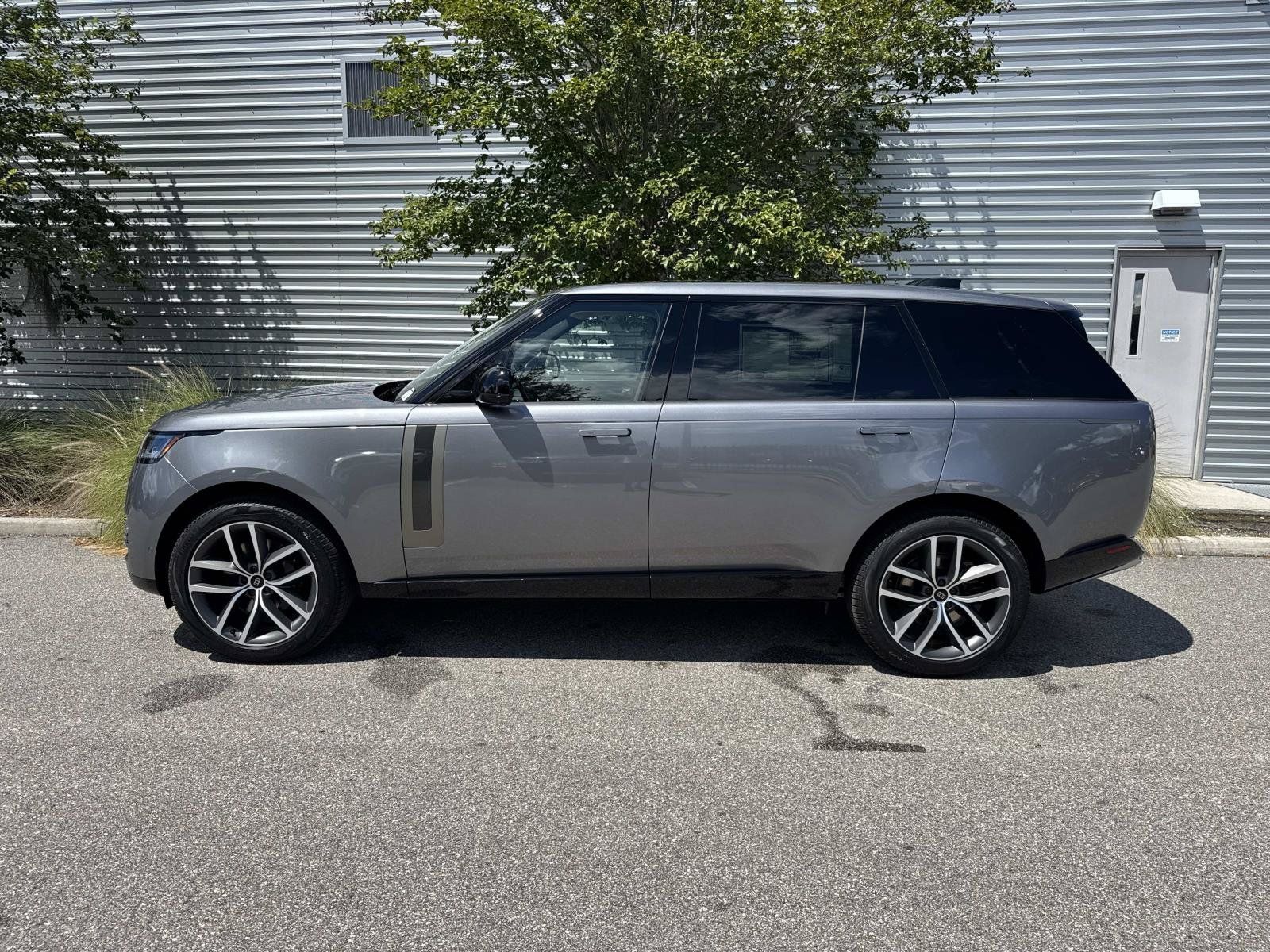 New 2027 Land Rover Range Rover Long Wheelbase SE AWD/4WD image 2