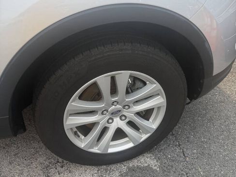 Used 2019 Ford Explorer XLT w/ Equipment Group 202A AWD/4WD image 18