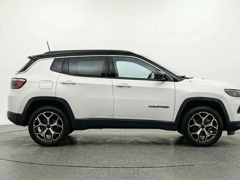 Used 2025 Jeep Compass Limited AWD/4WD image 11