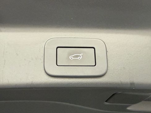 Used 2024 Jaguar F-PACE R-Dynamic S image 35