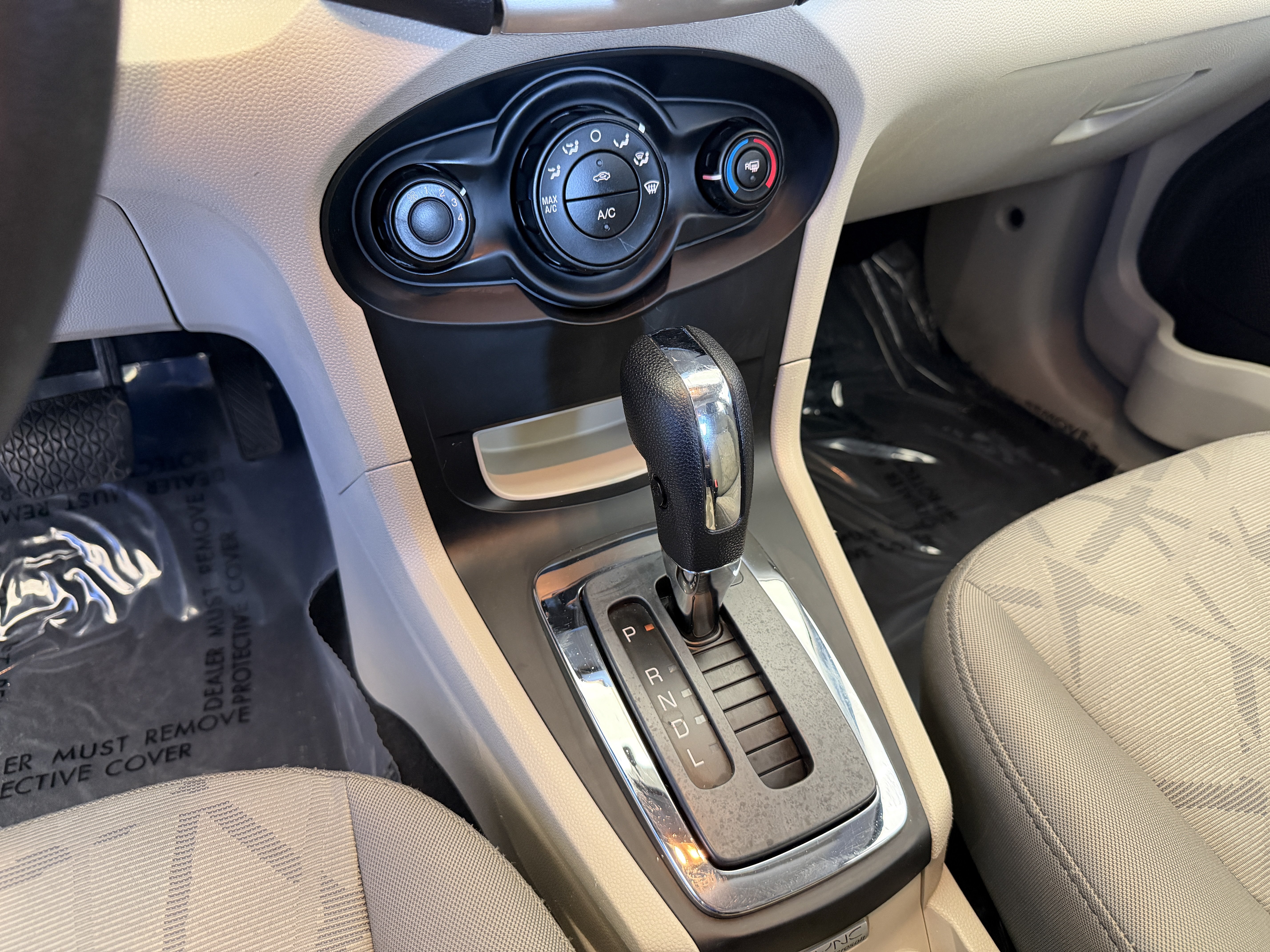 Used 2013 Ford Fiesta SE FWD image 19