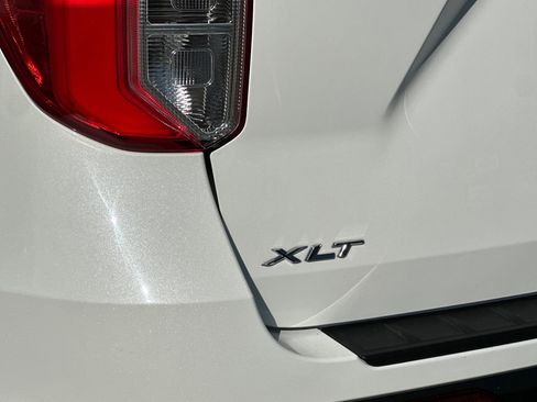 Certified 2022 Ford Explorer XLT image 27