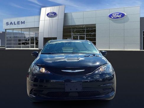 Used 2025 Chrysler Voyager LX FWD image 8