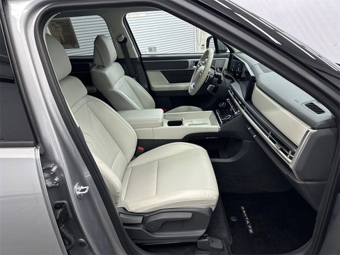 Used 2025 Hyundai Santa Fe SEL image 14