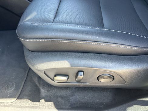 Certified 2025 Chevrolet Traverse LT FWD image 29
