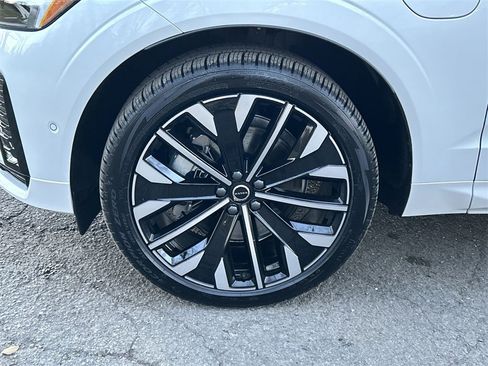 New 2026 Volvo XC60 T8 Ultra w/ Climate Package image 10