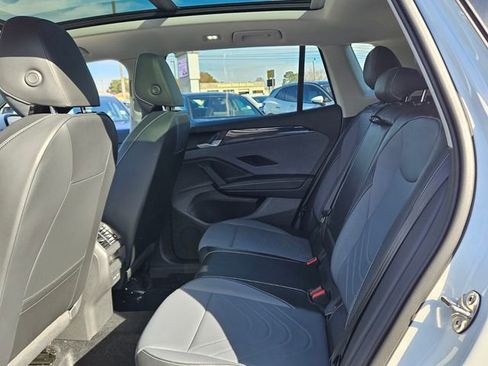 New 2026 Volkswagen Tiguan SE image 6