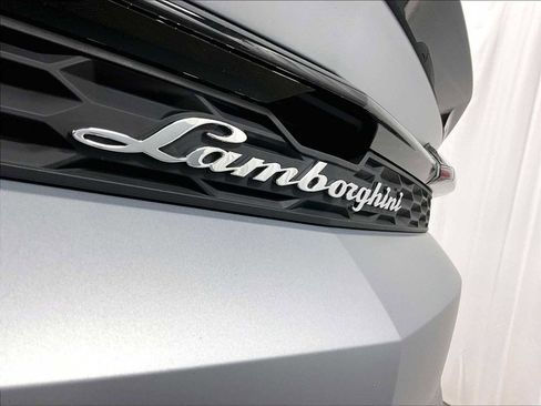 Used 2025 Lamborghini Urus SE image 34