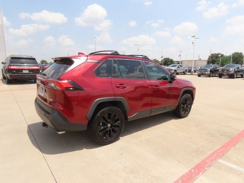 Used 2022 Toyota RAV4 XLE Premium FWD image 9