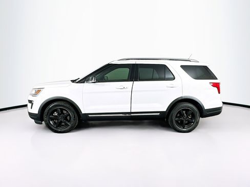Used 2018 Ford Explorer XLT w/ Equipment Group 201A image 4