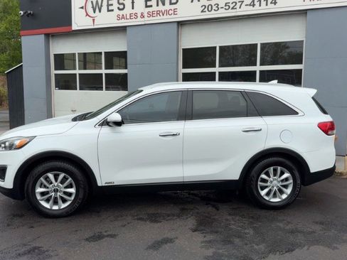 Used 2017 Kia Sorento AWD w/ LX Convenience Package image 8