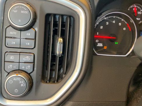 Used 2022 Chevrolet Silverado 1500 LT Trail Boss w/ Convenience Package II AWD/4WD image 16