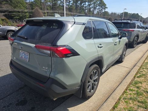 Used 2023 Toyota RAV4 XLE Premium image 5