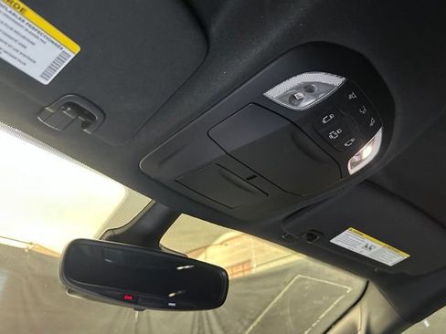 Used 2024 Chrysler Pacifica Limited FWD image 32