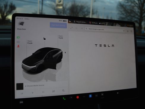 Used 2026 Tesla Model Y 2WD image 22