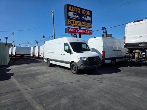 Used 2025 Mercedes-Benz Sprinter 2500 image 20