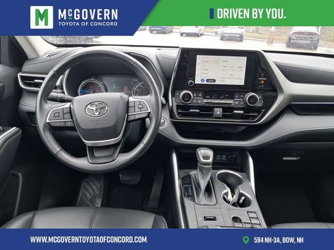 Used 2023 Toyota Highlander XLE AWD/4WD image 23
